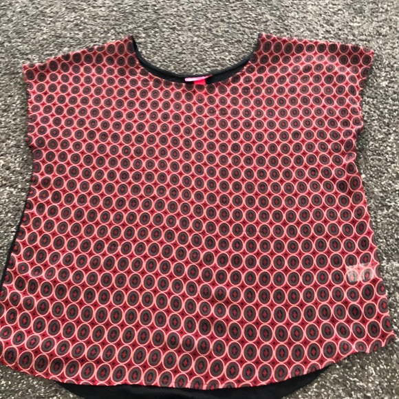 Red and black top - Picture 1 of 4